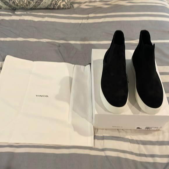 Vince Shoes - BRAND NEW Vince slip on mini boot. Size 9